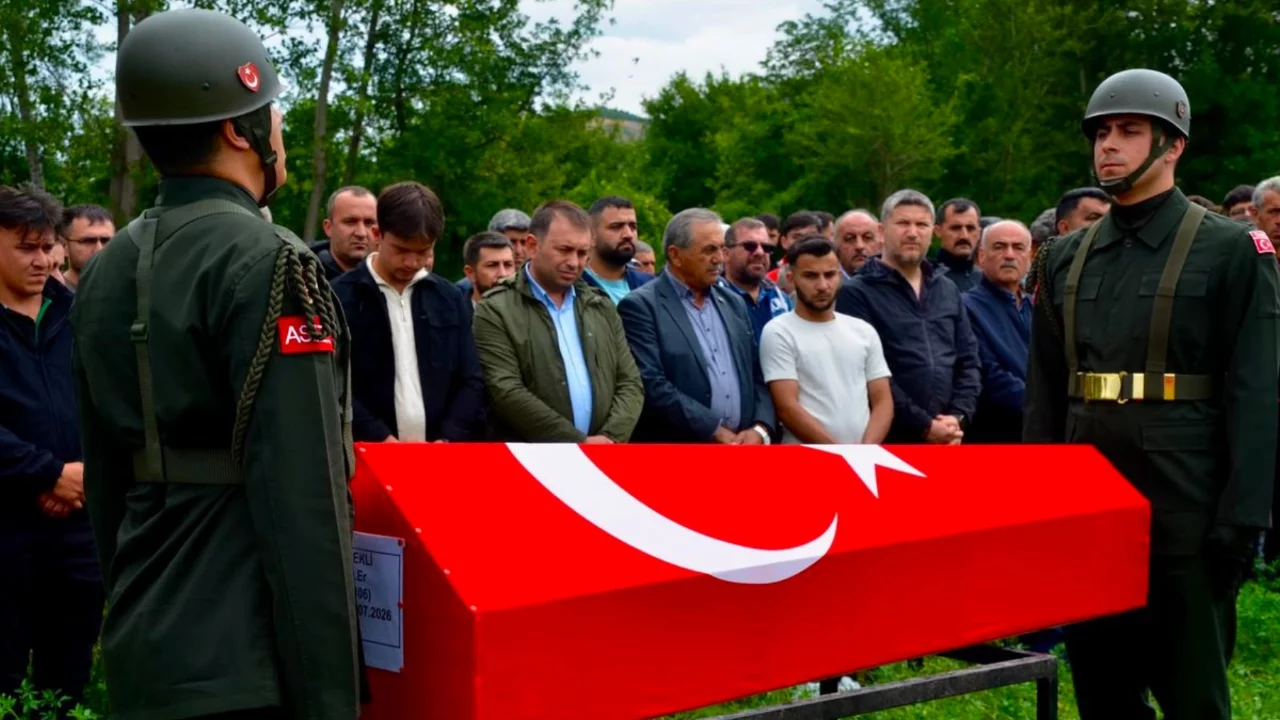 Deniz Kuvvetleri personeli Sait Y&uuml;rekli son yolculuğuna uğurlandı