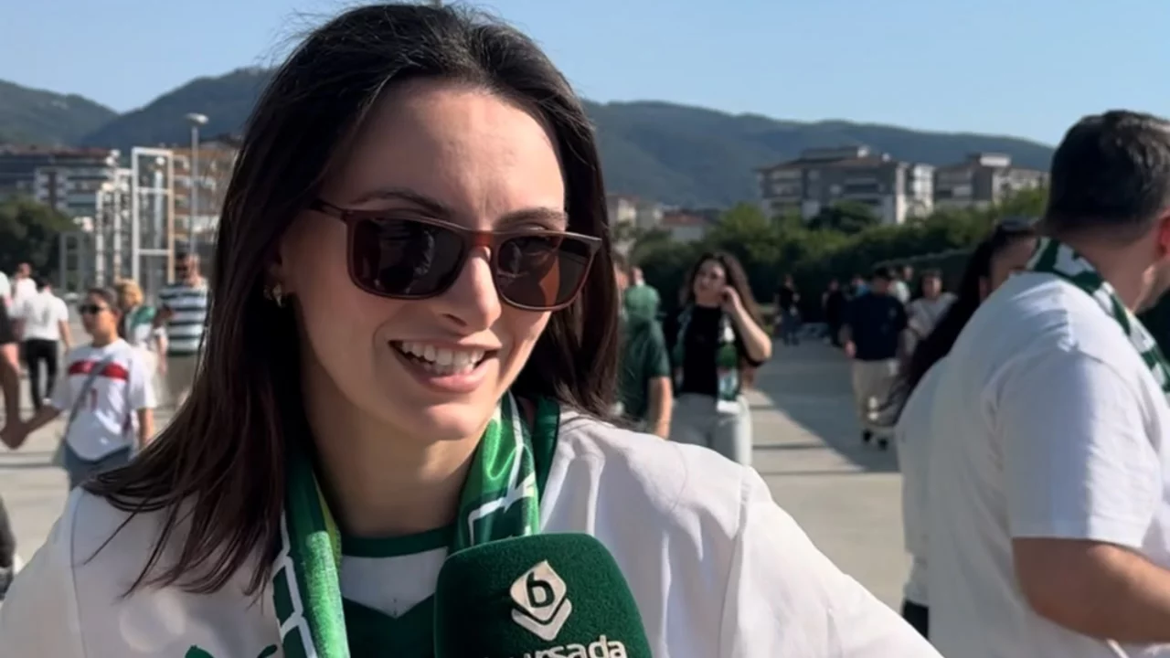 Bursaspor taraftarı karşısında sahaya &ccedil;ıkıyor! Taraftarlar yeni sezondan umutlu...