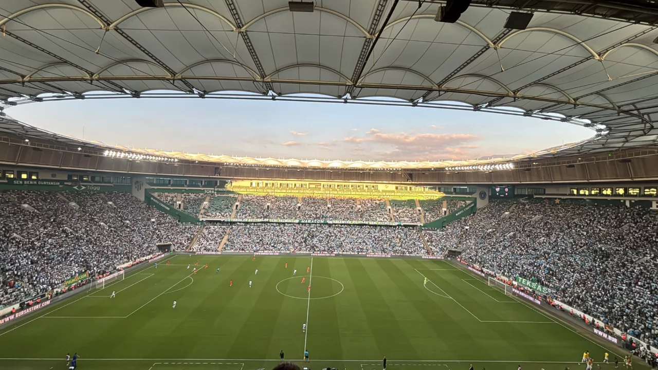 Bursaspor taraftarı stadı doldurdu!