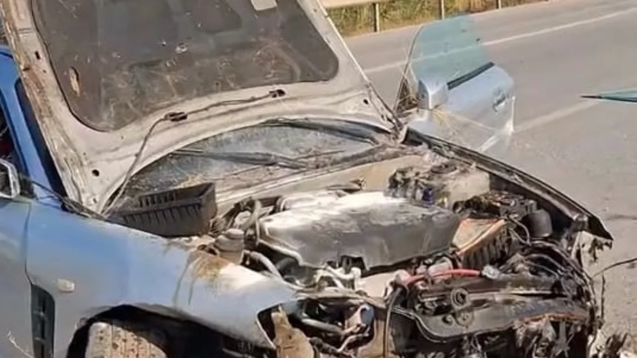 Bursa'da takla atan ara&ccedil; karşı şeritten gelen ciple &ccedil;arpıştı! Yaralılar var...