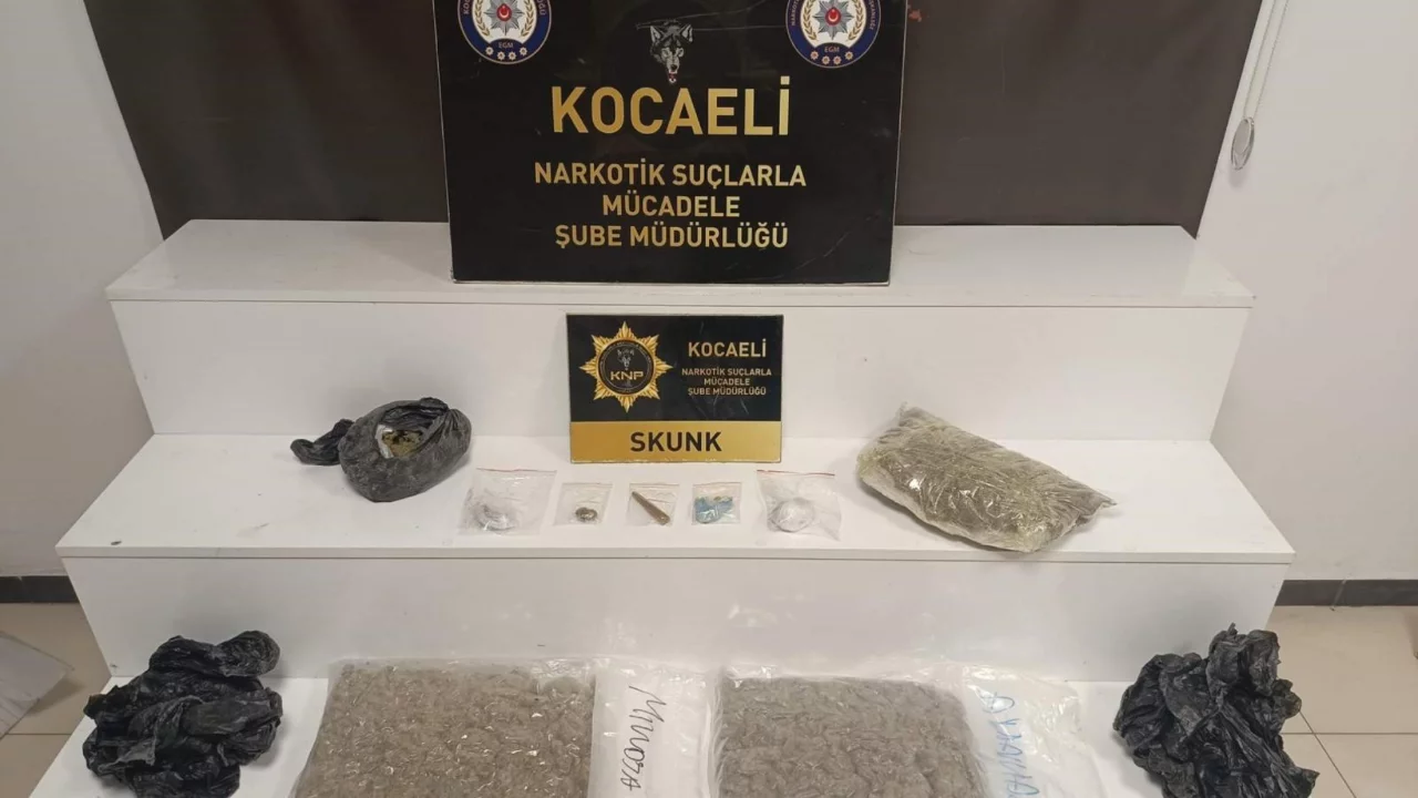 Kocaeli'nde uyuşturucu operasyonu: 3 kilodan fazla skunk ele ge&ccedil;irildi, 2 kişi tutuklandı