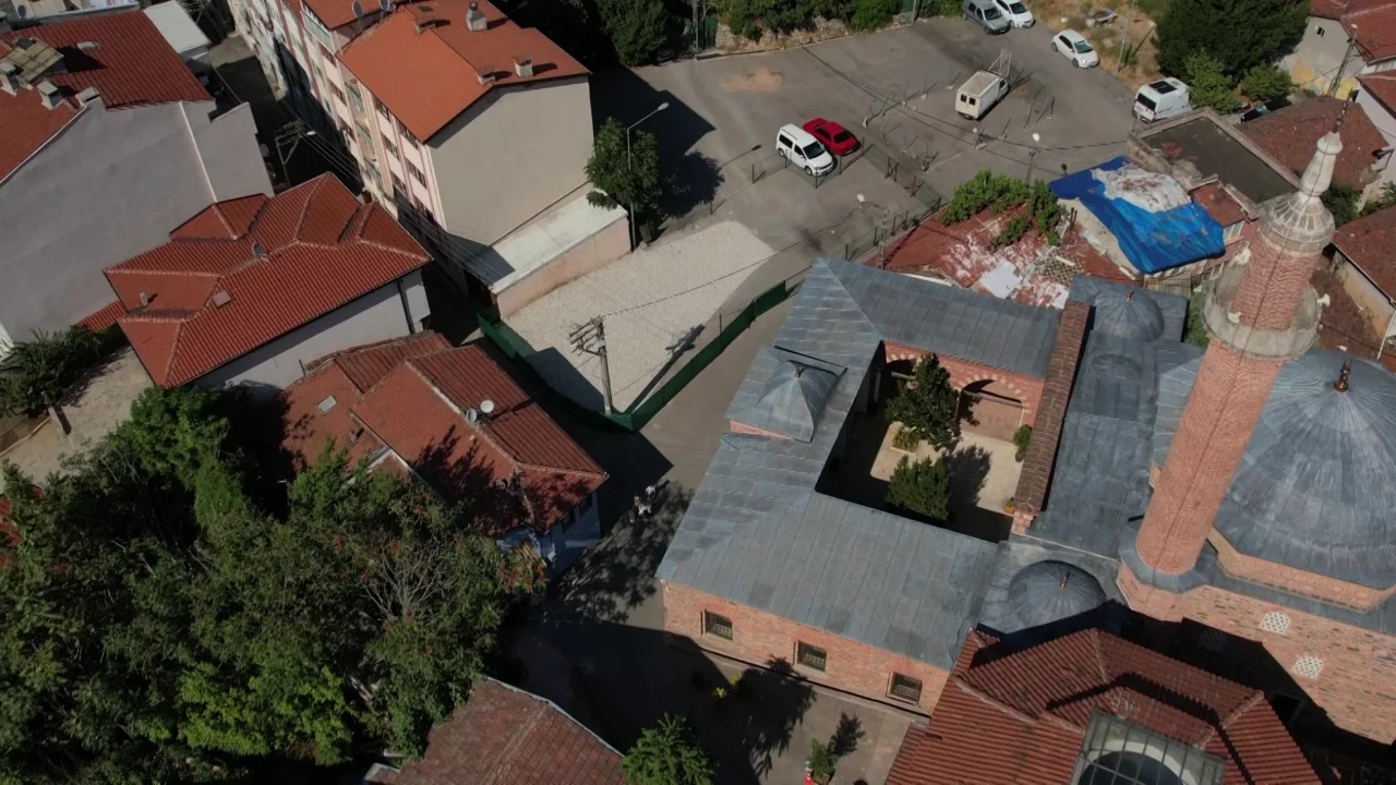 Bursa'da şok iddia! Şehit mezarı olabilecek alan otoparka &ccedil;evrildi...