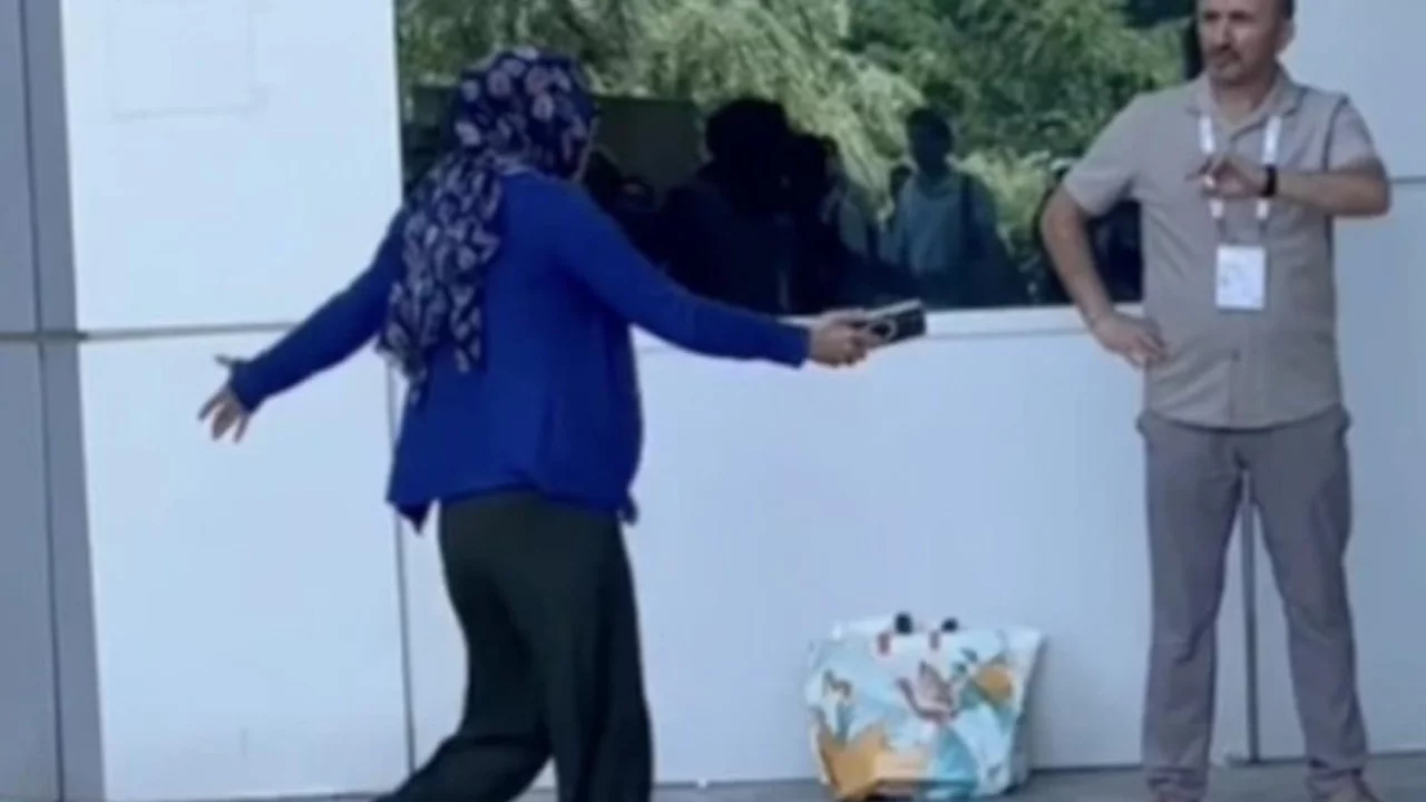 &Ouml;ğretmen adayı kimliksiz sınava giremeyince sinir krizi ge&ccedil;irdi! "&Ouml;nce sorumluluğunu bileceksin"
