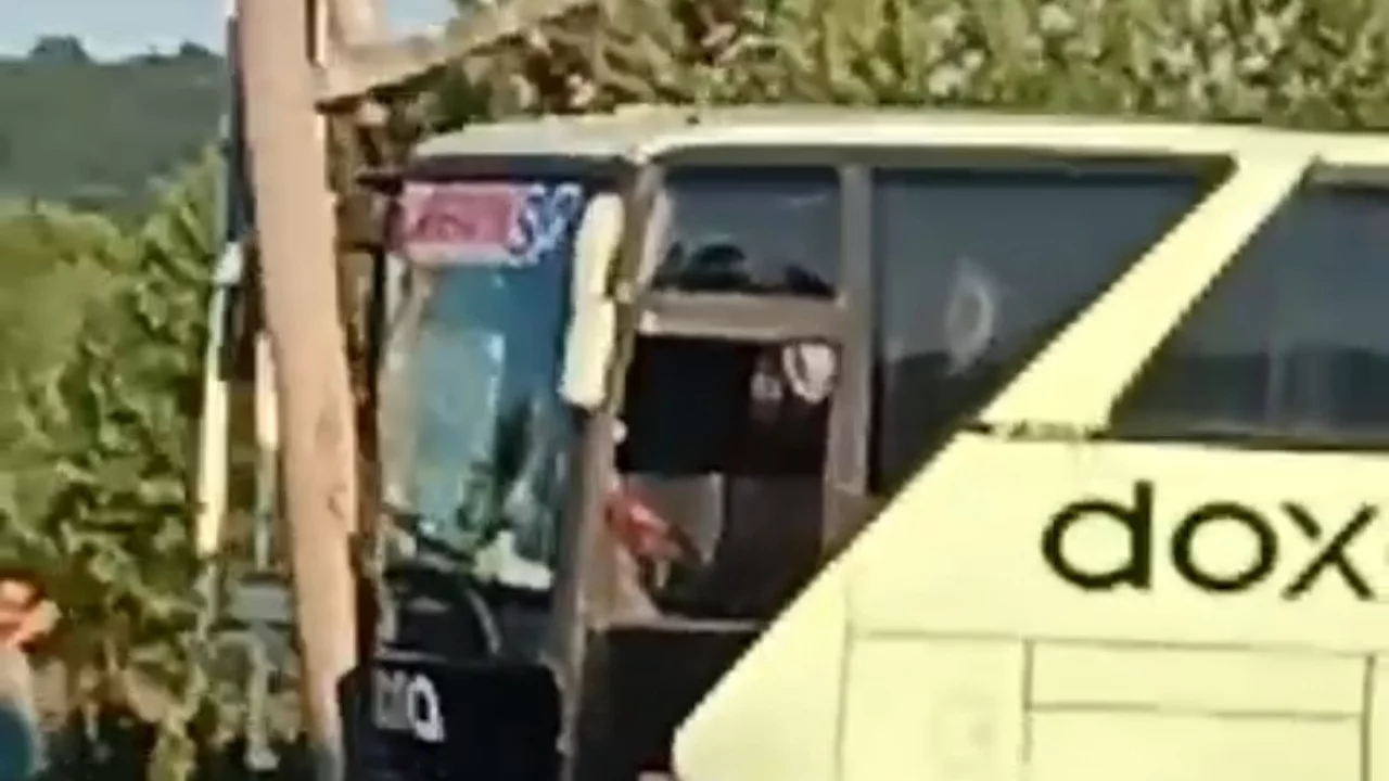 Patlayan lastik polis memurunu yaralandı