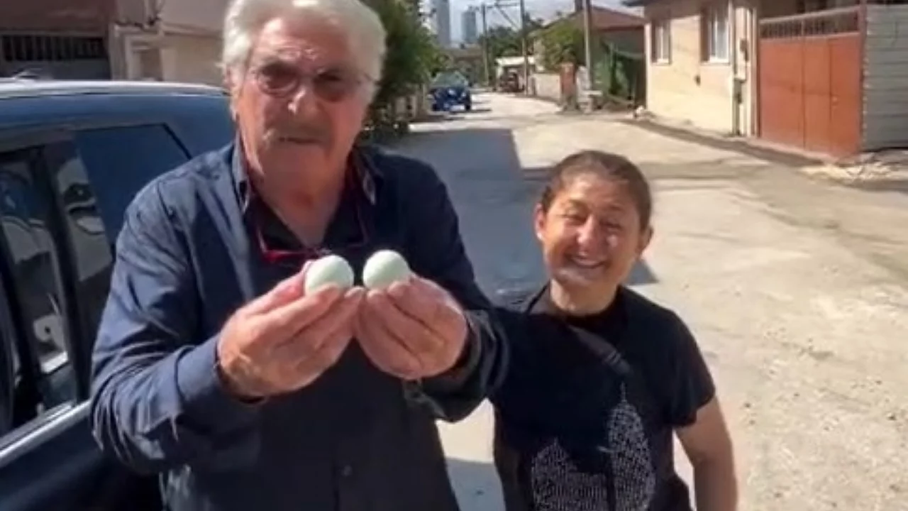 Bursa'da &uuml;nl&uuml; oyuncu yolunu kaybetti, olanlar oldu! Eline mavi yumurta verdiler