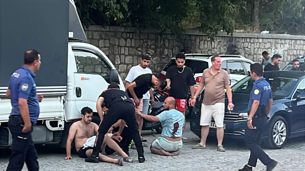 İki grup arasında muharebe &ccedil;ıktı! Polis havaya ateş a&ccedil;mak zorunda kaldı