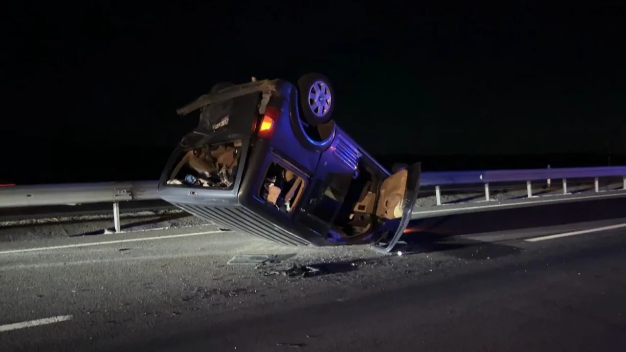 Aşırı hızdan kaza yaptı! Otostop çekip kaçtı