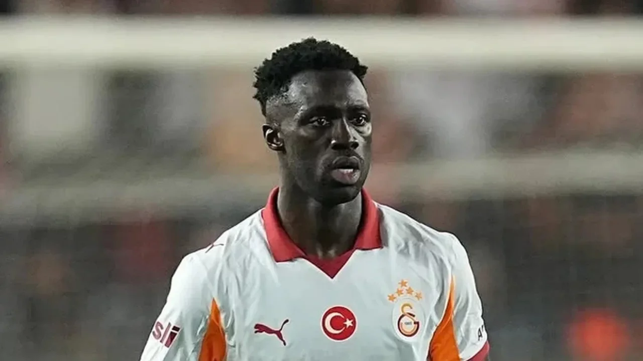 Galatasaray'da s&uuml;rpriz Davinson Sanchez kararı: Como'nun teklifine beklenmedik cevap!