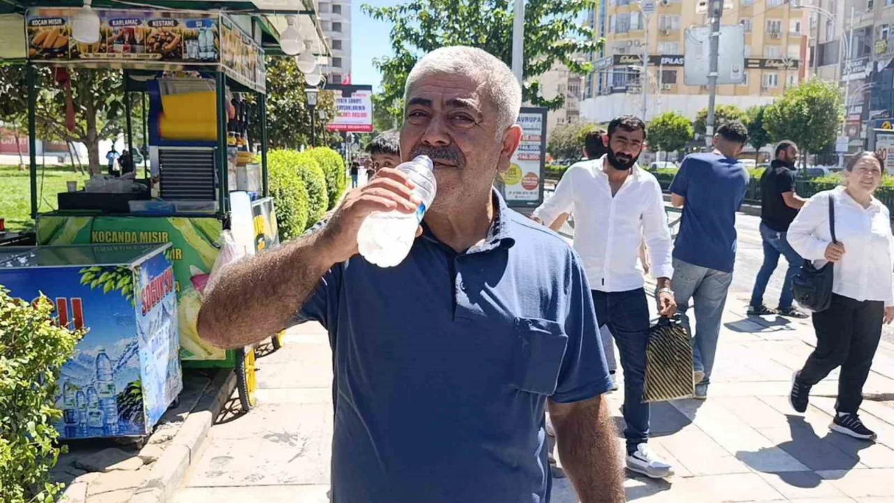 Şanlıurfa'da kavurucu sıcak: 48 derece