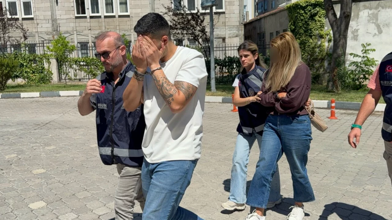 Masaj salonu g&ouml;r&uuml;n&uuml;ml&uuml; fuhuş &ccedil;ukuru! G&ouml;zaltına alındılar