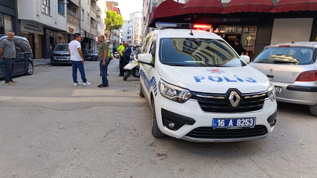 Bursa'da husumetli gen&ccedil;ler arasında silahlı kavga! Yaralı var...