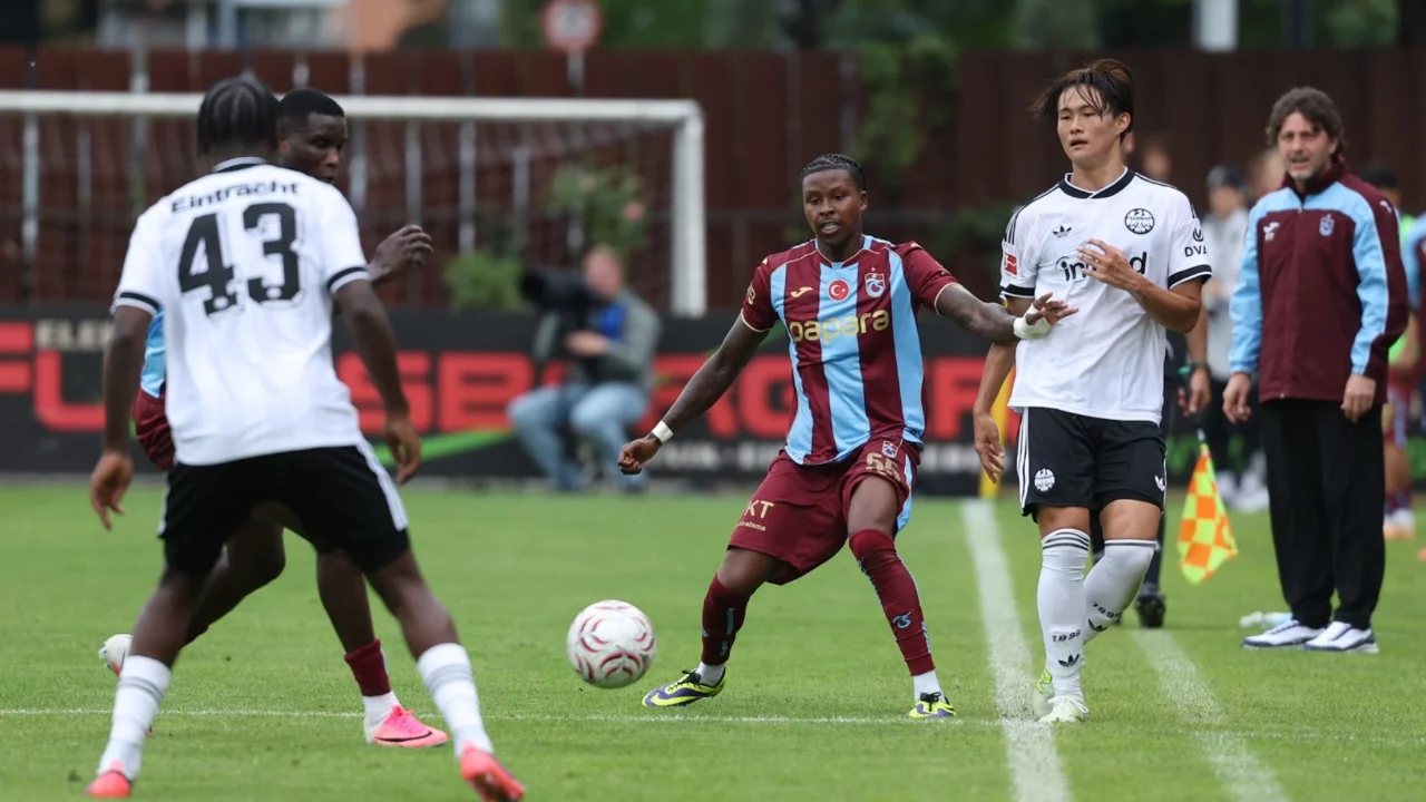 Trabzonsporlu Sidny Cabral'dan D&uuml;nya Kupası sonrası dikkat &ccedil;eken mesaj! Taraftara yeni sezon s&ouml;z&uuml;