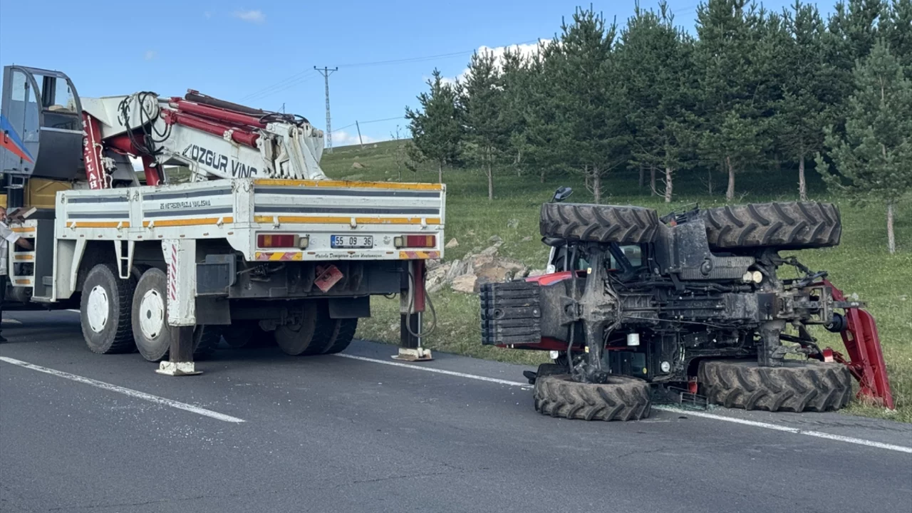Ardahan'da traktör kazası! Devrilen araçta sürücü yaralandı