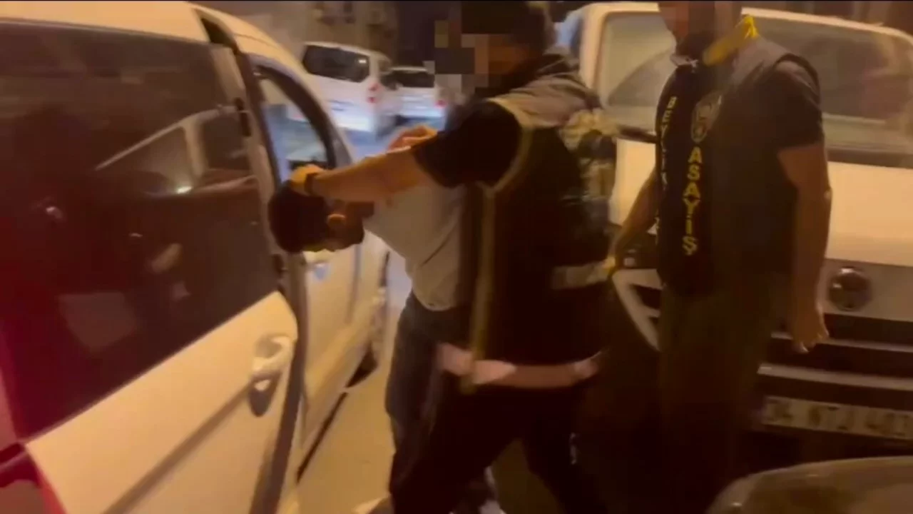 7 ayrı su&ccedil; &ouml;rg&uuml;t&uuml;ne b&uuml;y&uuml;k darbe! Bursa da listede: Onlarca g&ouml;zaltı...