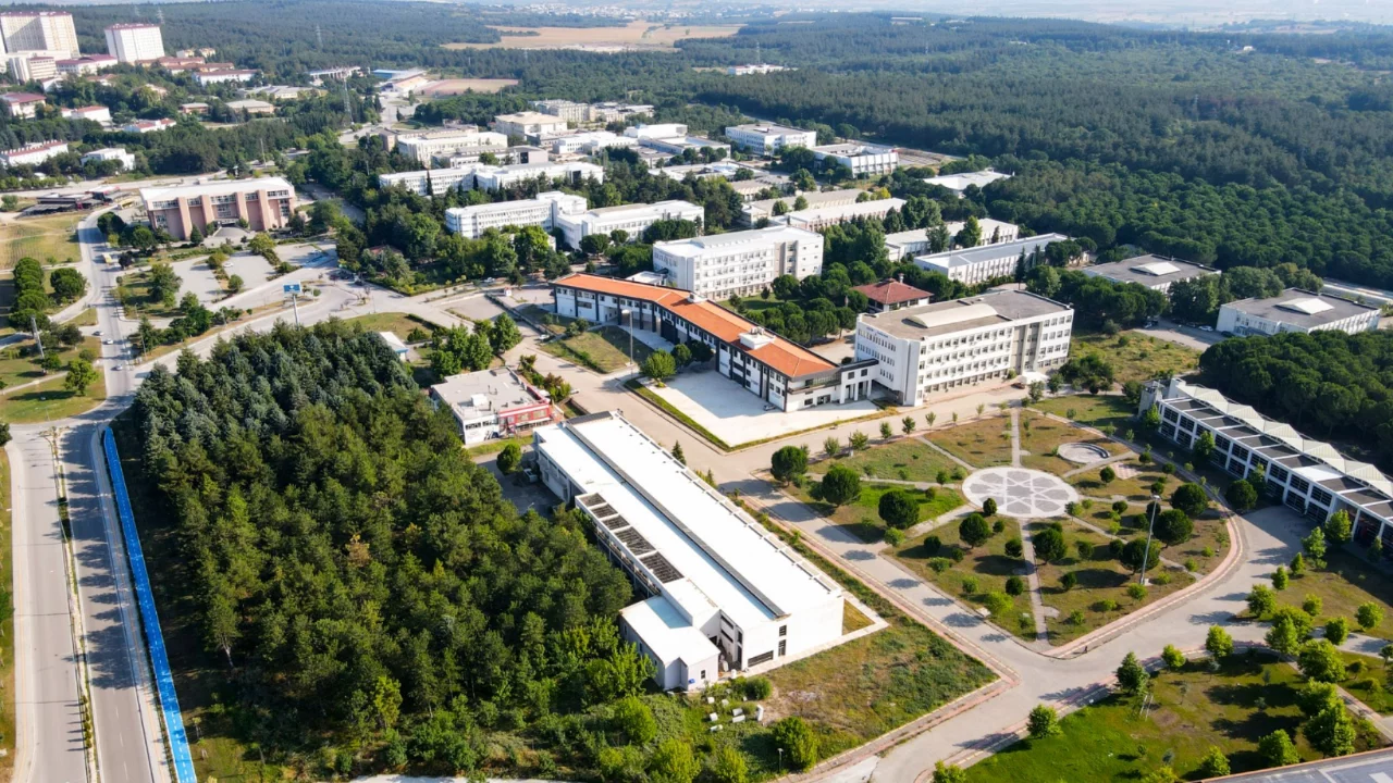 BU&Uuml;, T&uuml;rkiye'nin en iyi 18 &uuml;niversitesi arasında yer aldı