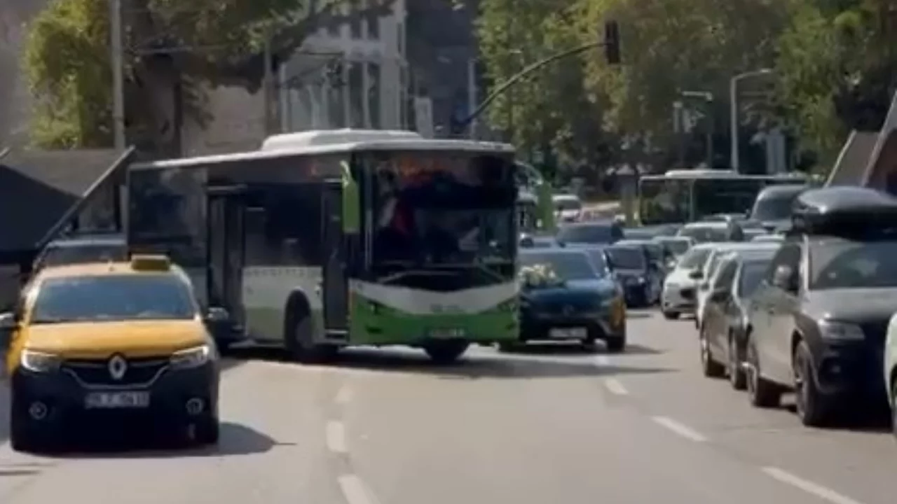 Ne polis ne jandarma! Bursa'da düğün konvoyunu bu kez otobüs şoförü durdurdu