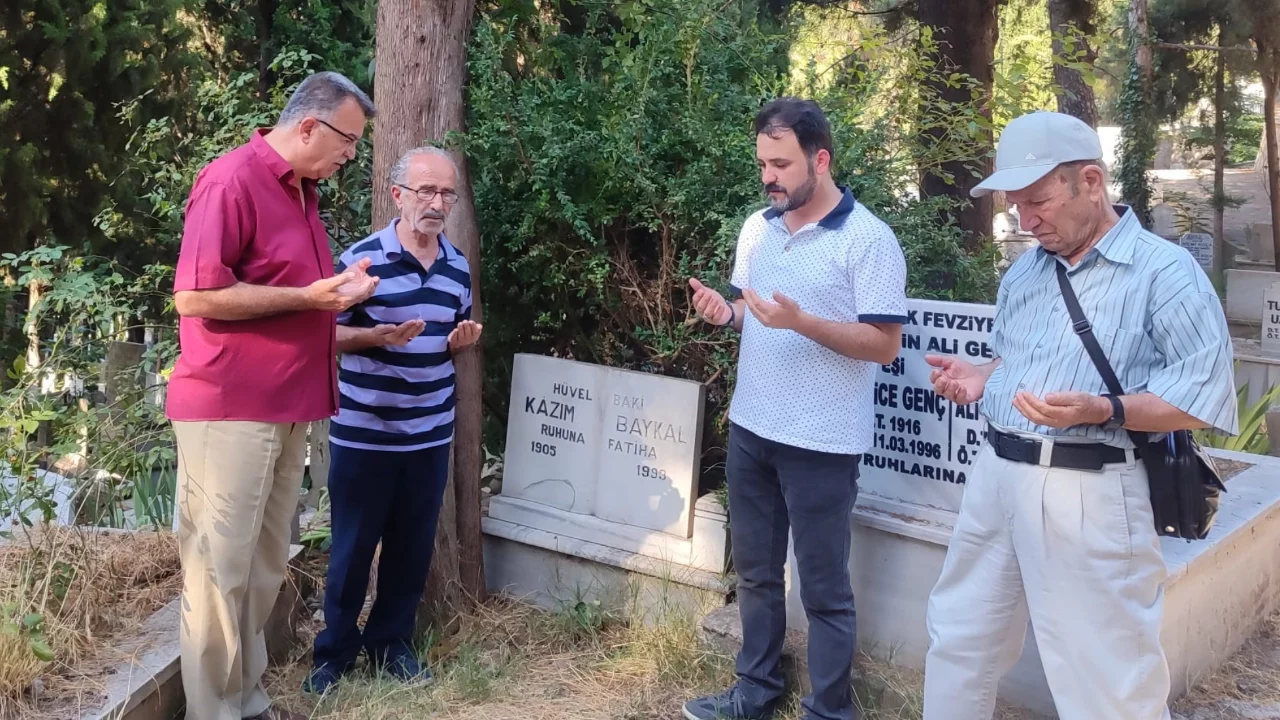 Bursa'nın hafızasına adanmış bir ömür! Kazım Baykal mezarı başında anıldı