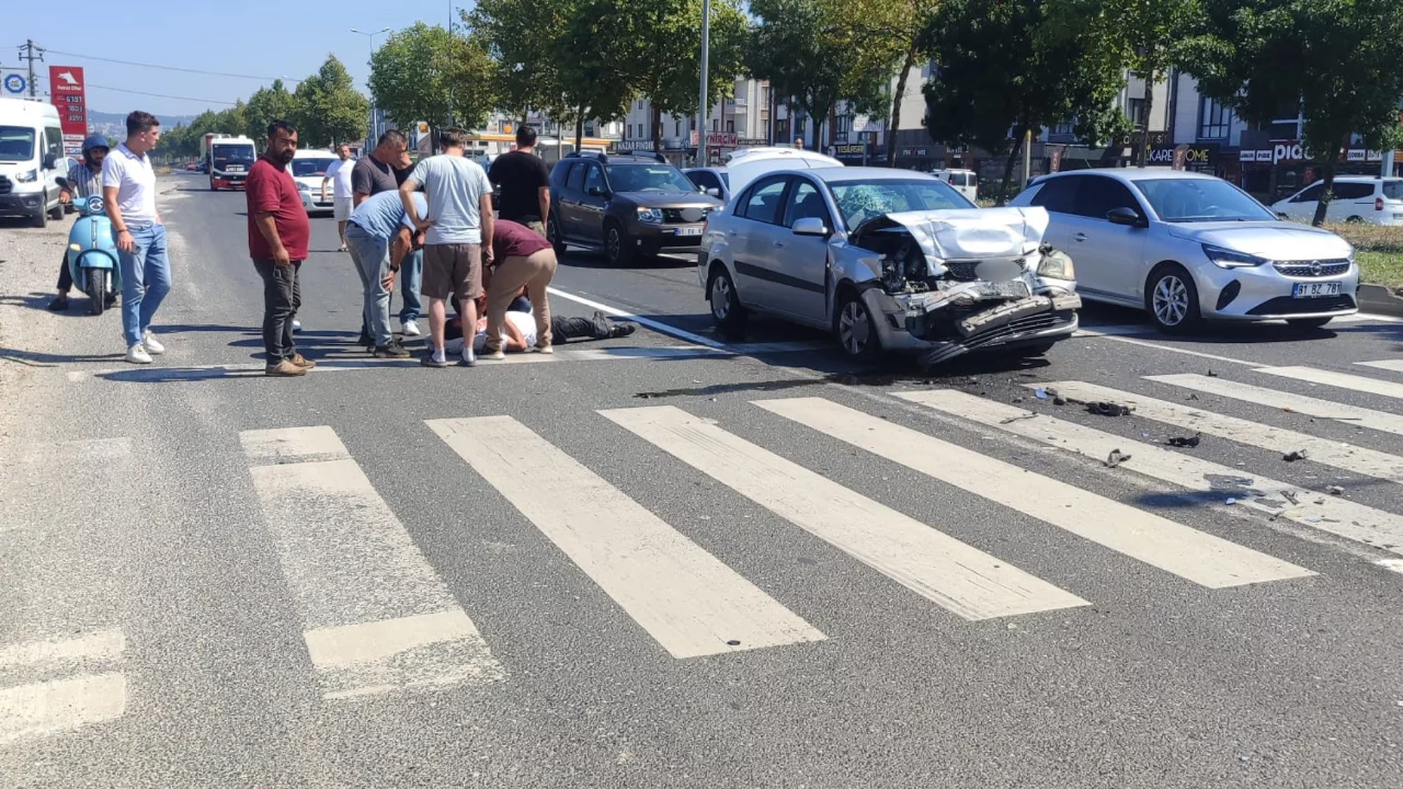 Işıklı kavşakta 2 otomobil &ccedil;arpıştı: 1 yaralı