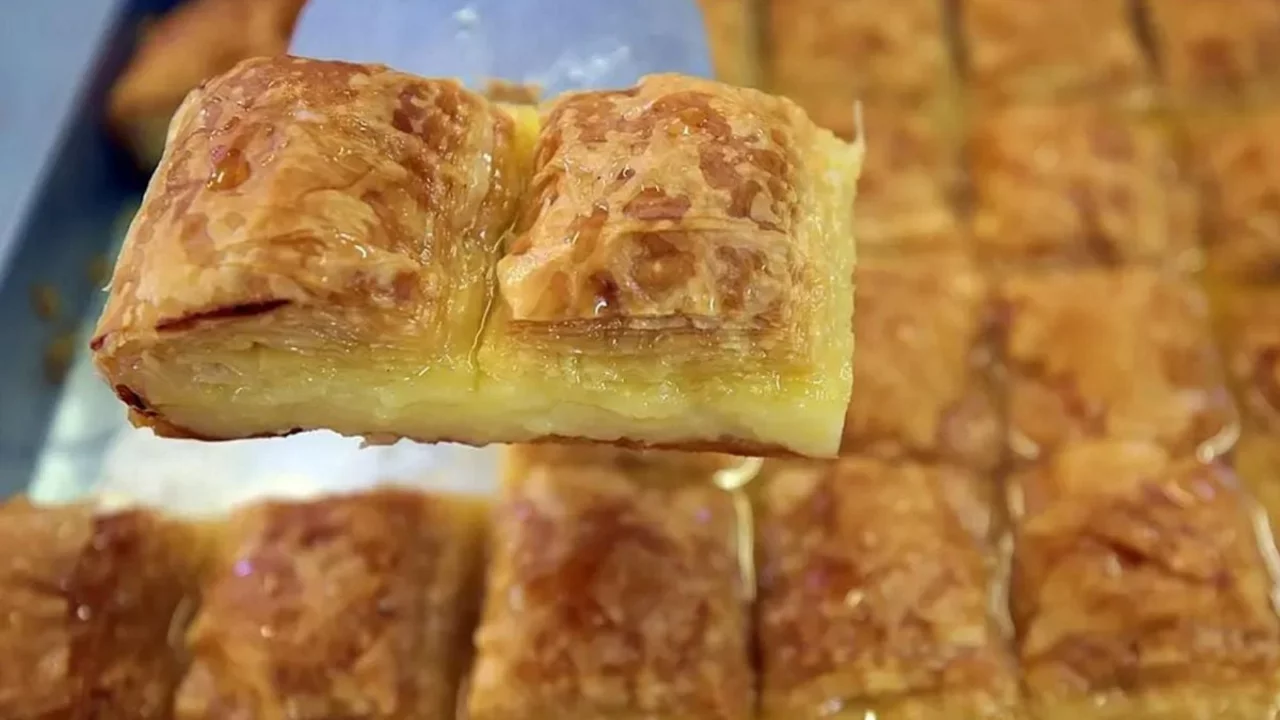 Yunanlılar Laz b&ouml;reğini de &ccedil;aldı! Verdikleri isme bakın
