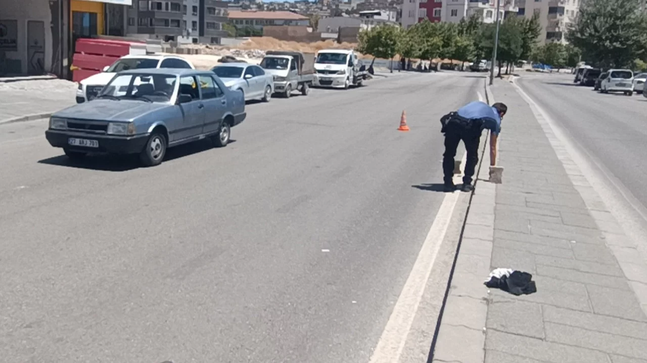 Boşanma aşamasındaki eşini sokak ortasında vurup ka&ccedil;tı
