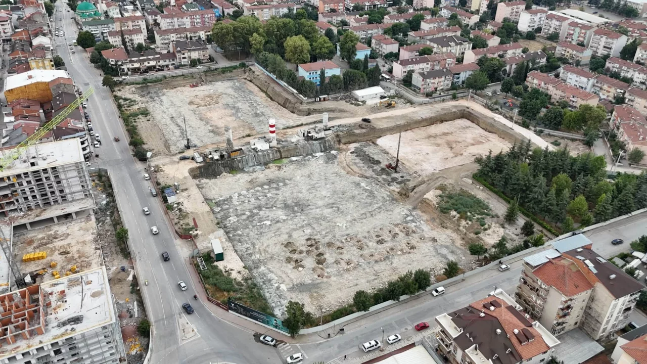 Bursa'da dev d&ouml;n&uuml;ş&uuml;m durmuyor: &Uuml;&ccedil; etapta birden &ccedil;alışma
