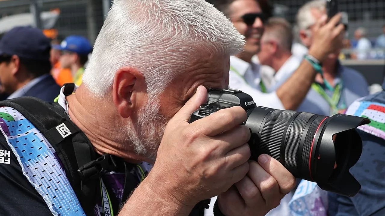 Cumhurbaşkanı Pavel, F1 yarışında foto muhabiri olarak g&ouml;rev aldı