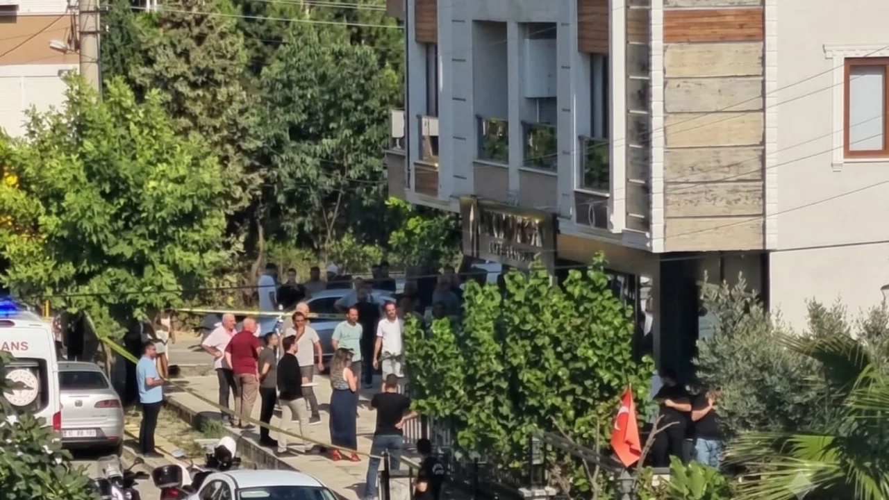 Emlak ofisinde silahlı dehşet! 2 kişi hayatını kaybetti...
