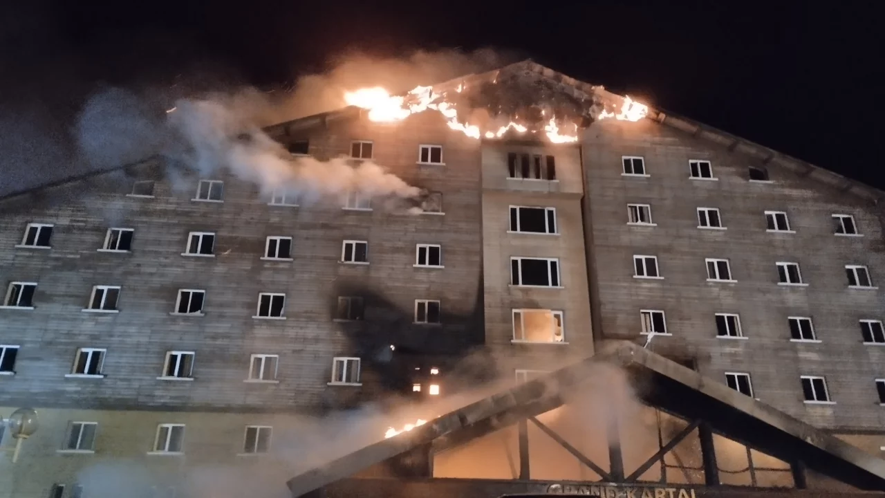 Grand Kartal Otel sahibinin yeni otelindeki ruhsatsız lojman yıkıldı