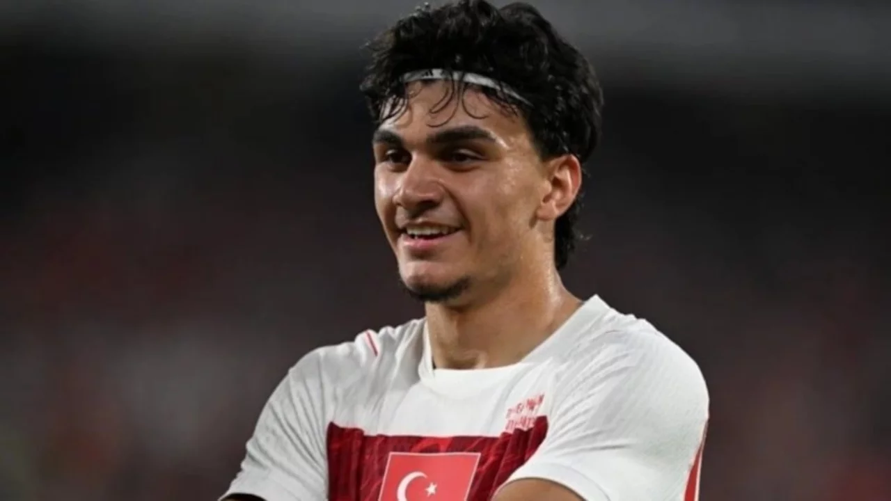 Galatasaray iddialarına Frankfurt'tan net yanıt! Can Uzun i&ccedil;in dikkat &ccedil;eken a&ccedil;ıklama