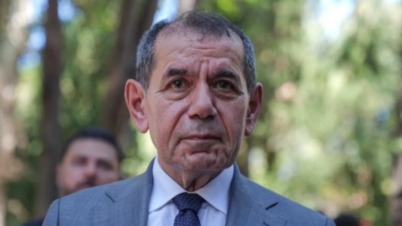 Transfer tepkilerine Dursun &Ouml;zbek'ten net yanıt! "Her yıl aynı senaryo yaşanıyor"