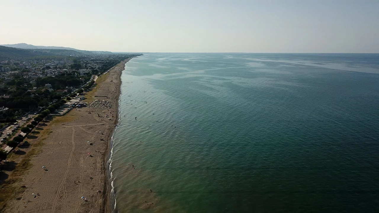 Karadeniz'de y&uuml;ksek dalga uyarısı: "Denize girmeyin"