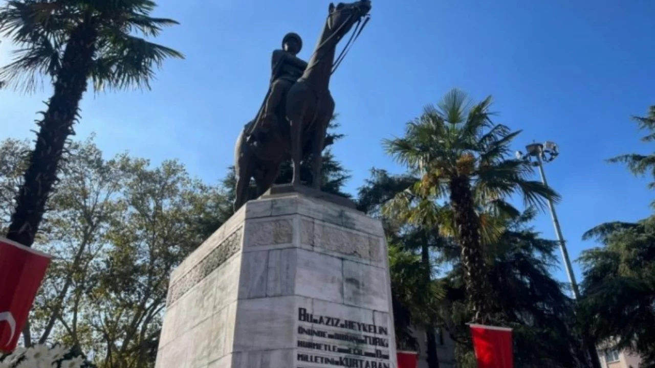 Bursa'nın Buluşma Noktası 'Heykel' Adını Nereden Aldı?