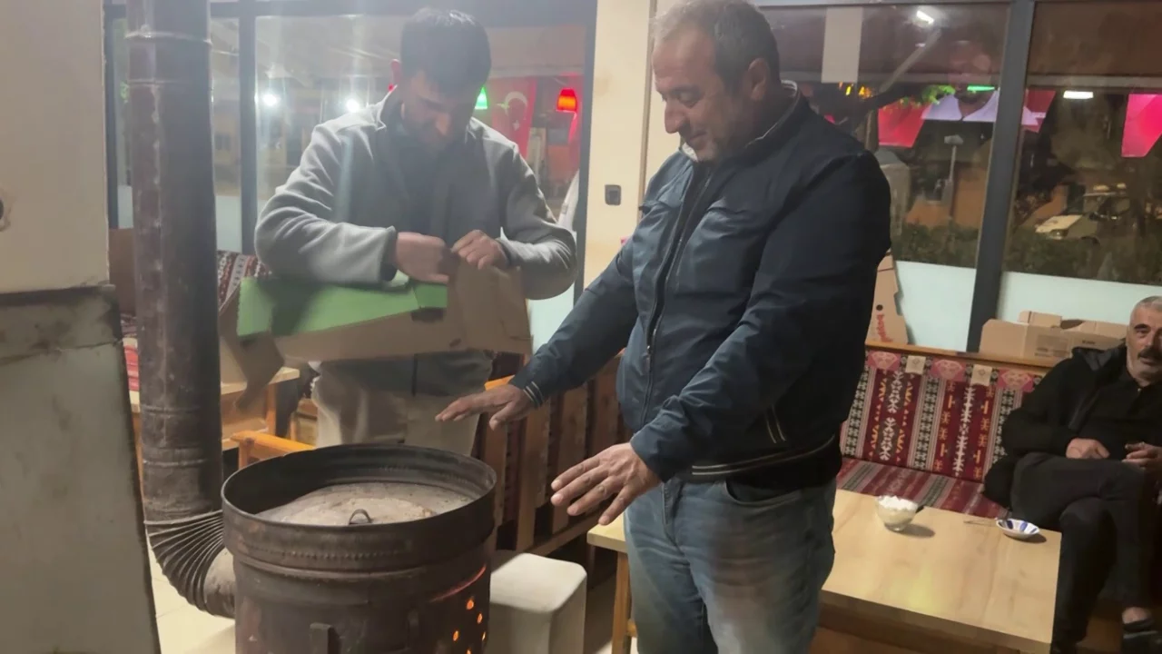 T&uuml;rkiye sıcaktan kavrulurken o ilimizde halen soba yakılıyor