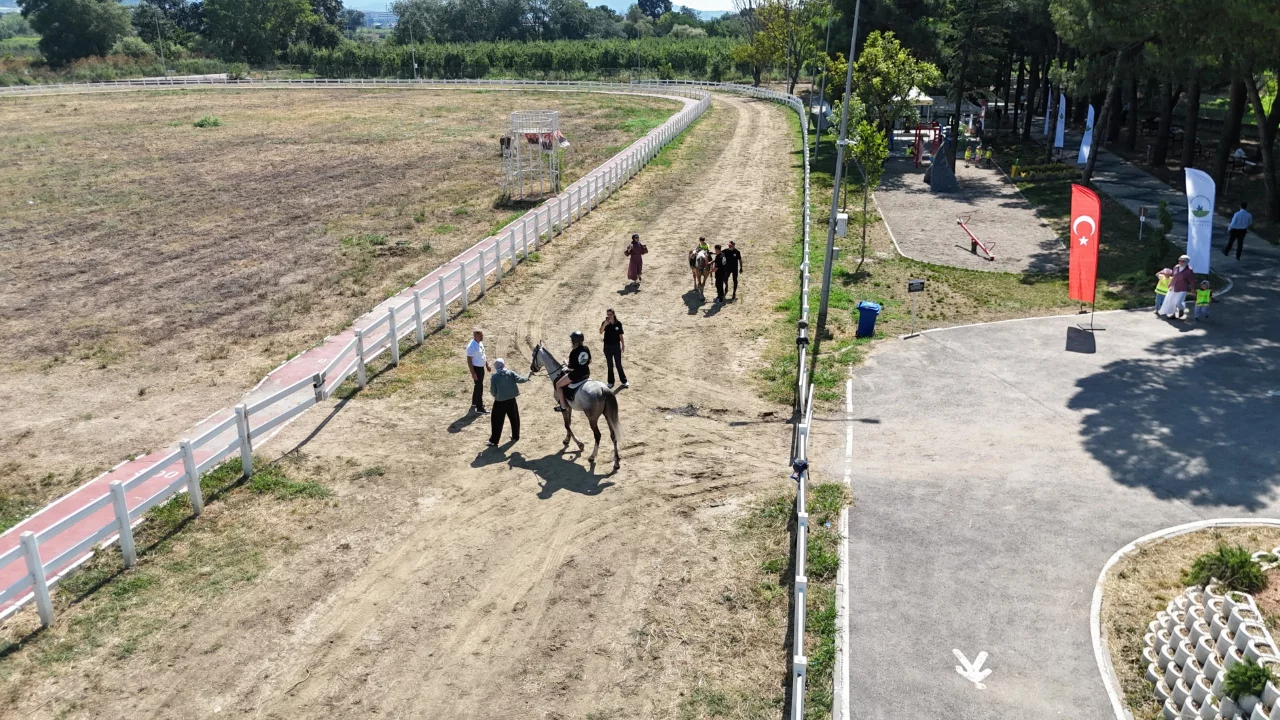 Armutk&ouml;y Atlı Spor Tesisi Kapılarını A&ccedil;tı