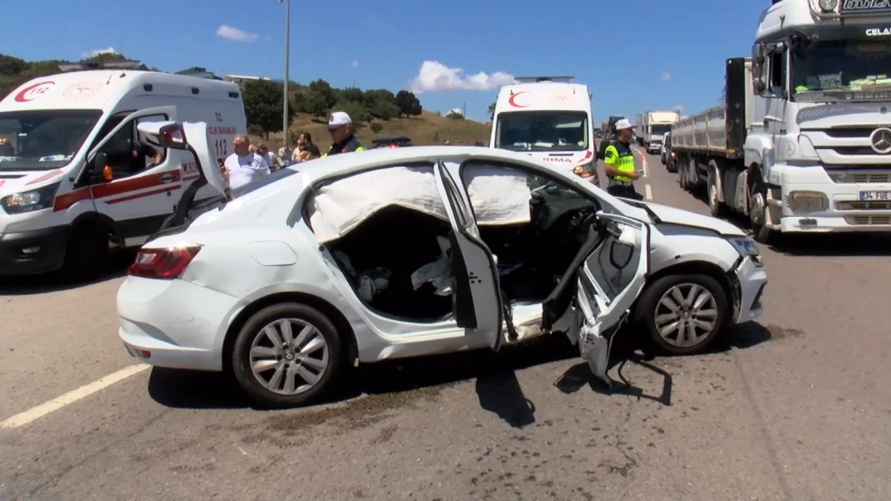 Pendik'teki korkun&ccedil; kazada 1'i &ccedil;ocuk 2 kişi yaralı
