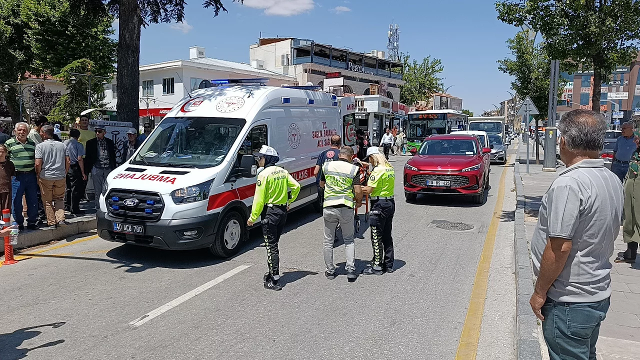 Otomobilin çarptığı yaya yaralandı