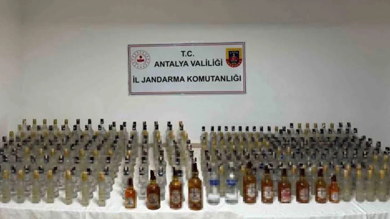 Dev kaçak alkol operasyonu: Depoda bin litre ele geçirildi
