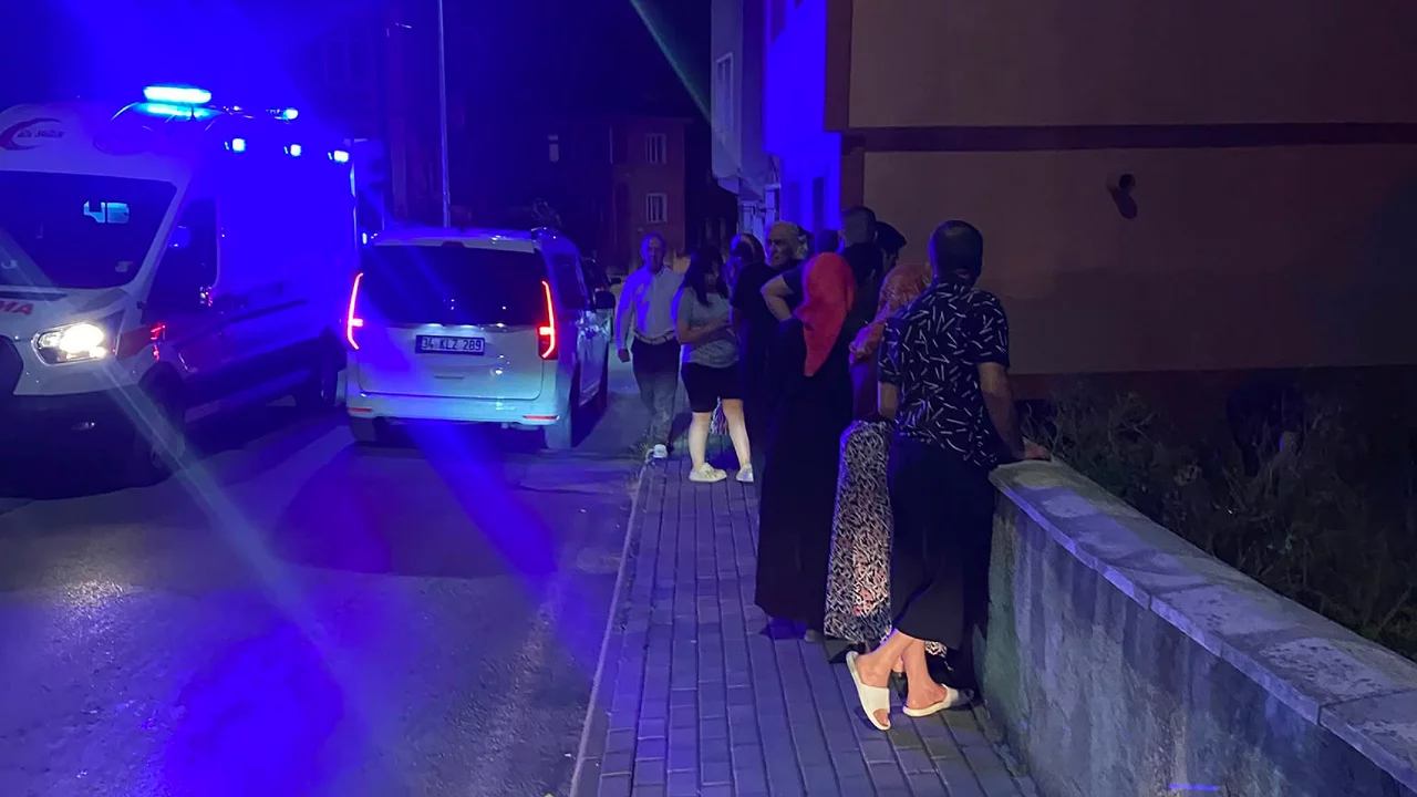 Kedilere süt verirken bahçeye düştü