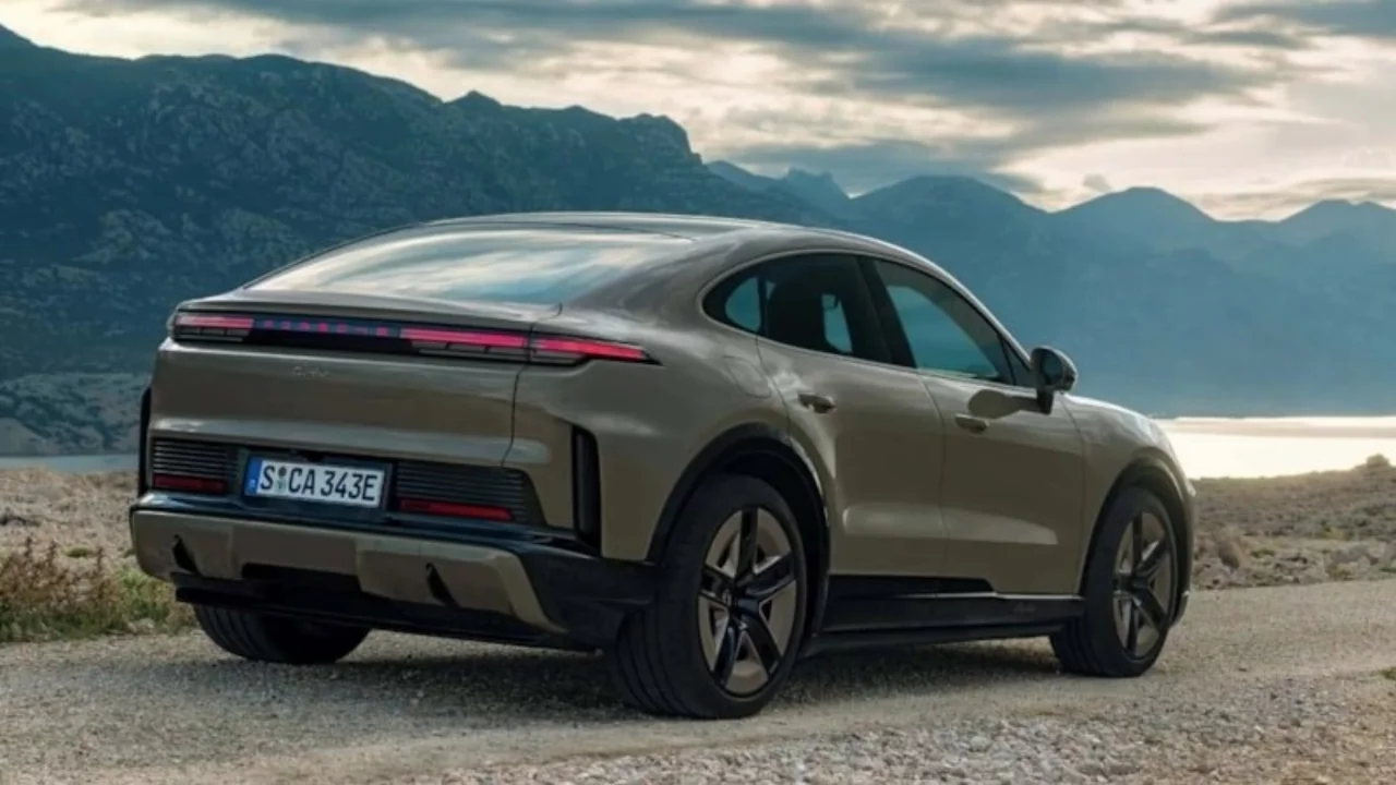 Alman devinde deprem: Porsche 5 bin kişiyi işten &ccedil;ıkarıp maaşları kesiyor