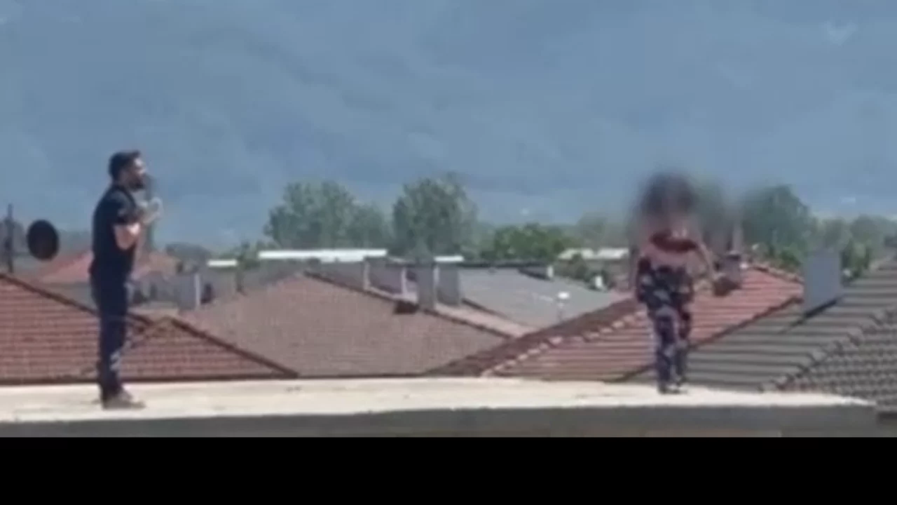 Bunalıma giren gen&ccedil; kadın &ccedil;atıya &ccedil;ıktı