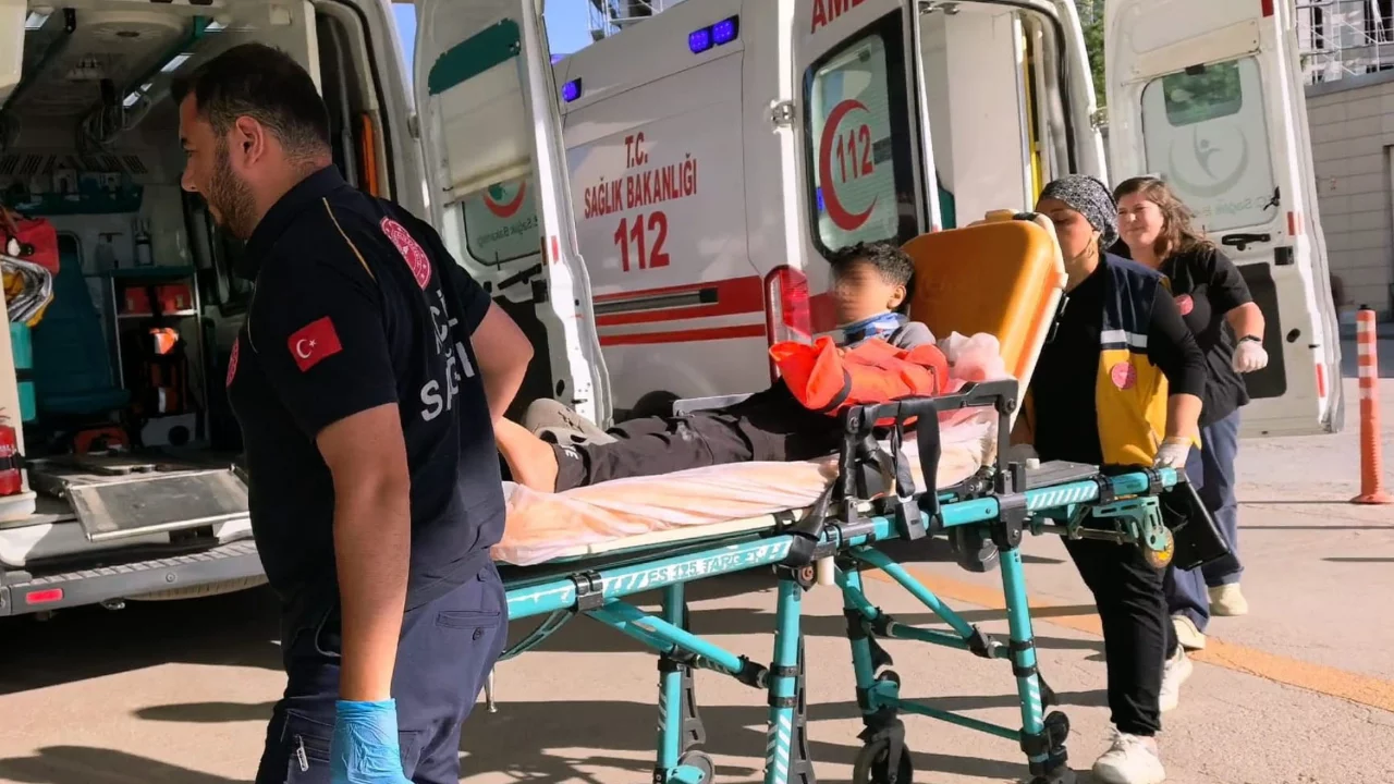Bursa'da anahtarı evde kalınca balkona tırmandı! 11 yaşındaki Nida 2'nci kattan d&uuml;şt&uuml;...