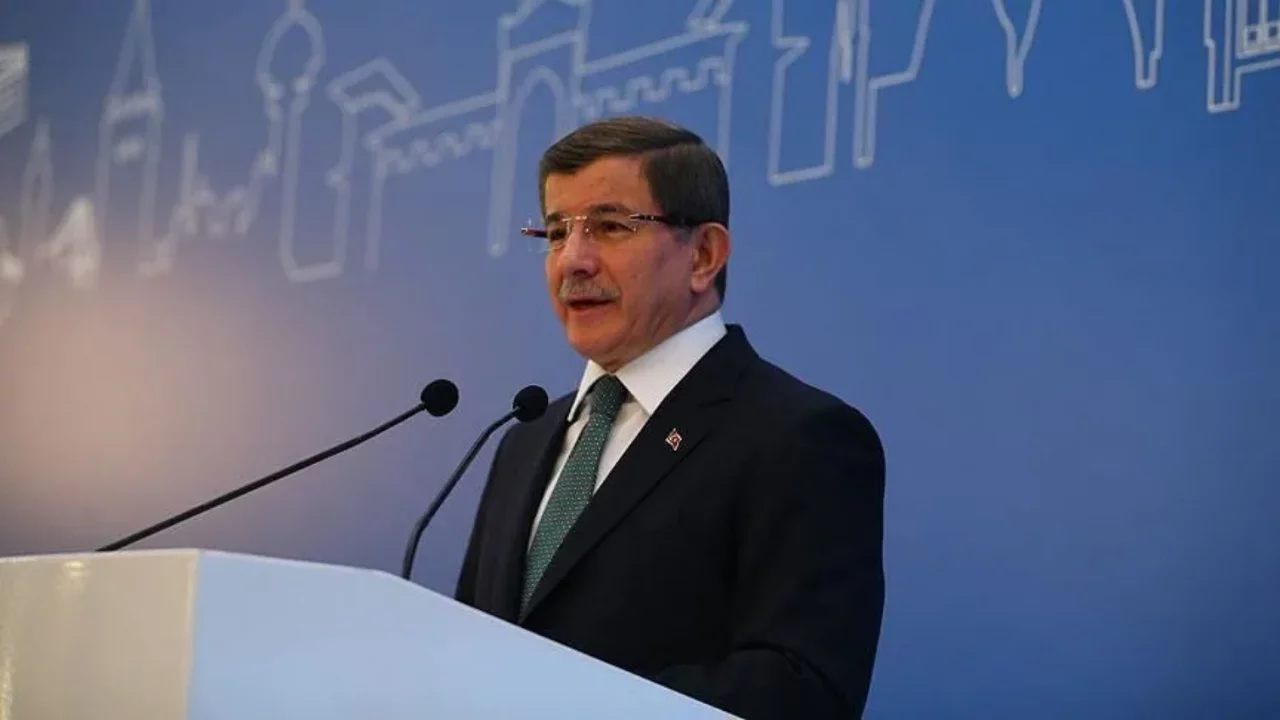 Bir siyasi parti daha tarihe karıştı! Genel başkan a&ccedil;ıklama yaptı...