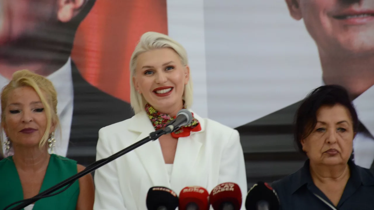 CHP'den ayrılan Bilecik Belediye Başkanı Melek Mızrak Subaşı'ndan s&uuml;rpriz karar: Yeni Parti'ye katıldı