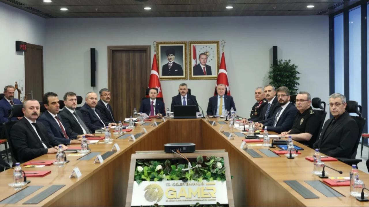 Futbol sezonu öncesi kritik güvenlik zirvesi! Yeni dönemde statlarda sıkı tedbirler uygulanacak