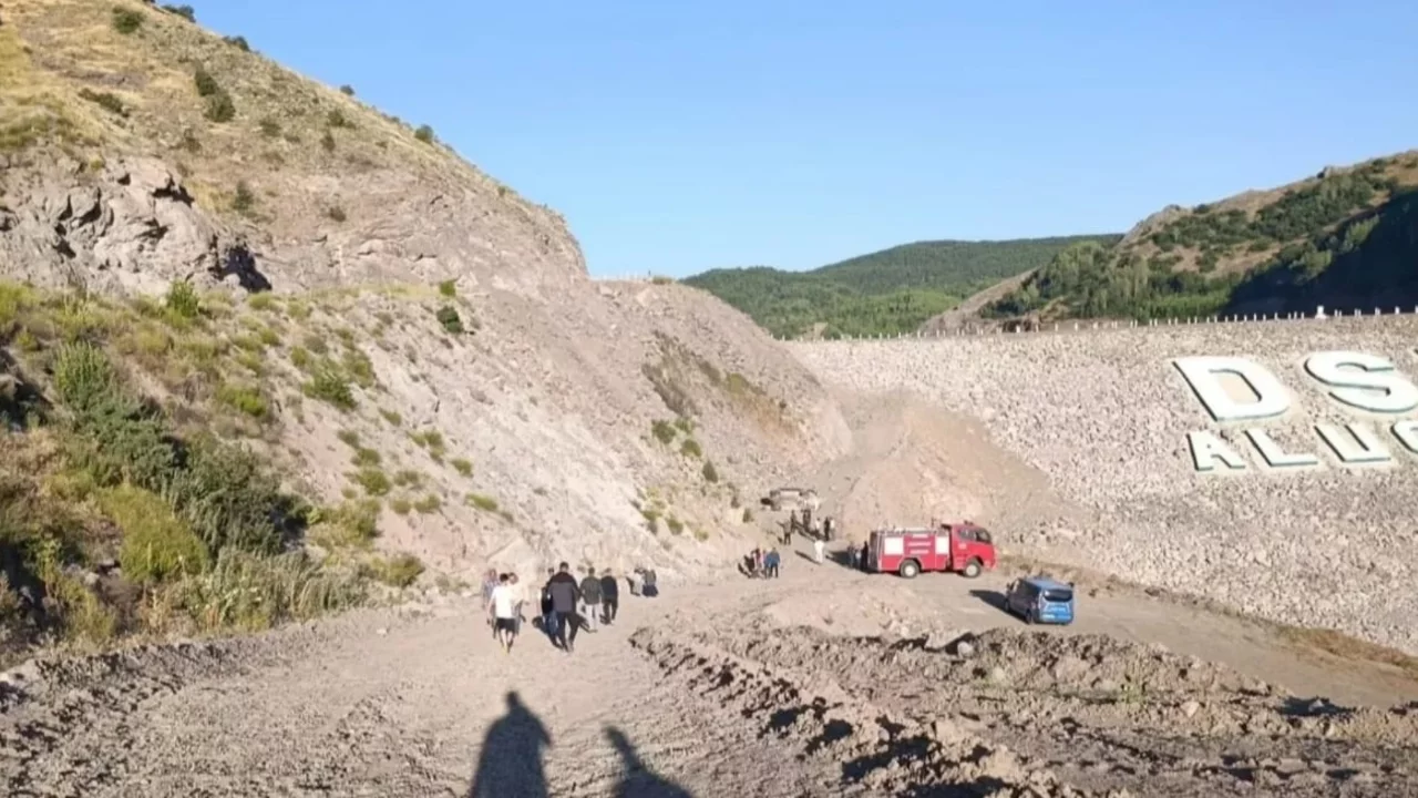 Dere yatağına yuvarlanan ara&ccedil;ta can pazarı! &Ouml;l&uuml; ve yaralılar var...