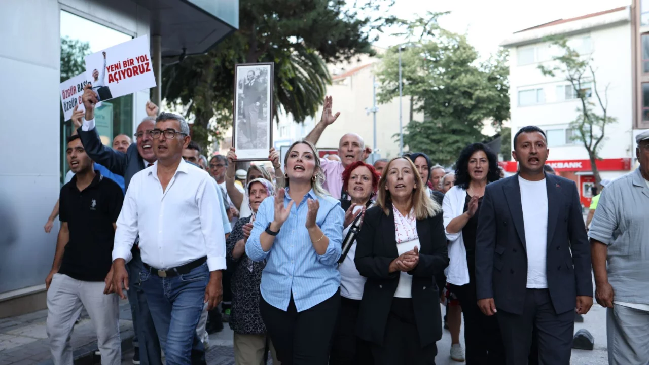 CHP Orhangazi'de toplu istifa!&nbsp; Berna İl ve yönetimi Yeni Parti'ye katıldı...