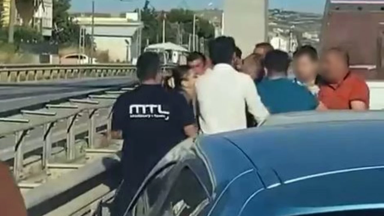 Tekme tokat yol kavgası