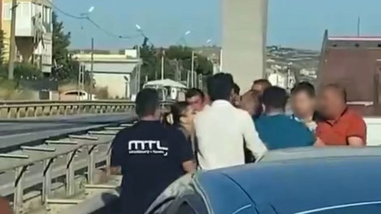 Tekme tokat yol kavgası