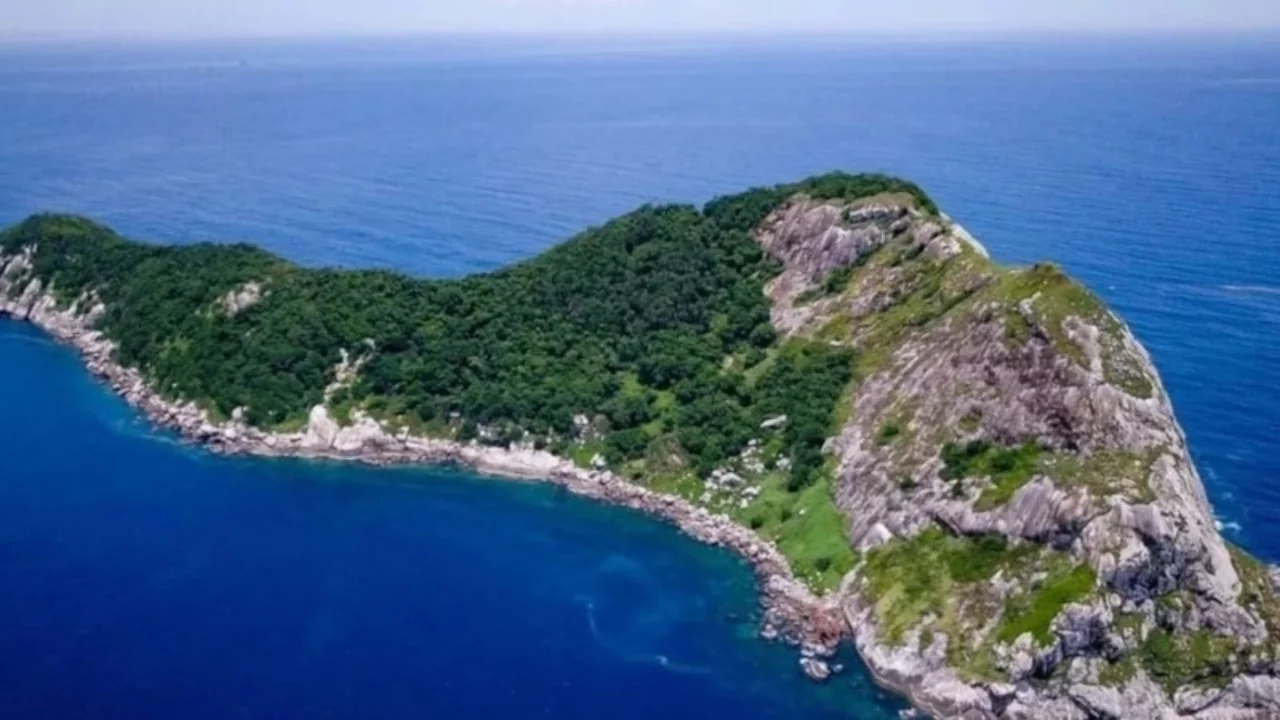 D&uuml;nyanın en yasak adası! Bir ısırık bir saatte &ouml;ld&uuml;rebiliyor, yaklaşmak bile yasak