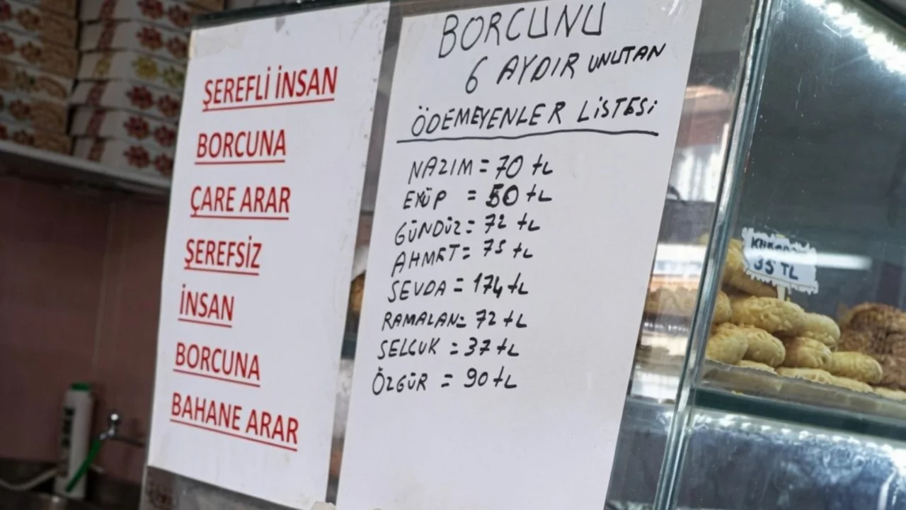 Veresiye borcunu geciktirenleri dükkan camına astı! Esnafın yazdığı not dikkat çekti